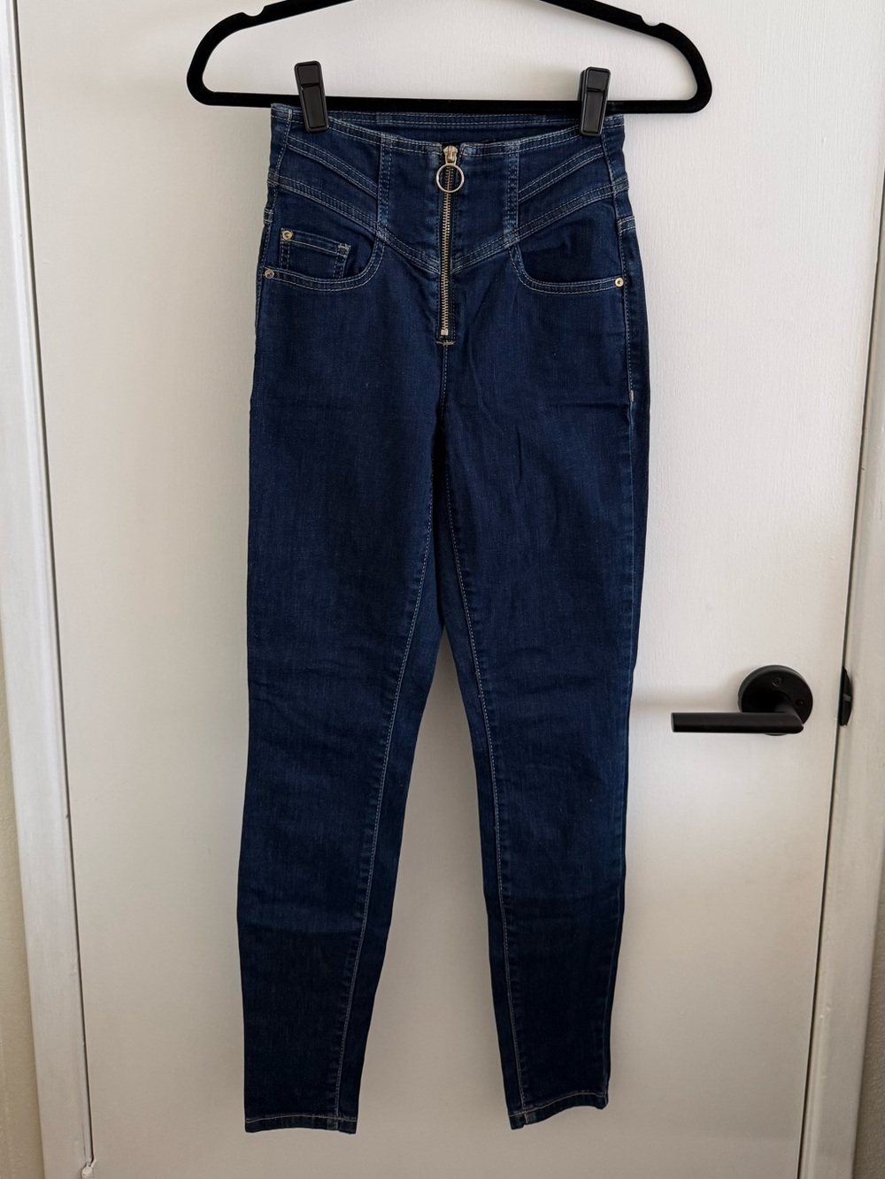 GUESS Ultra High Waist Dark Wash Skinny Jeans with Structured Waist & Ring Zip